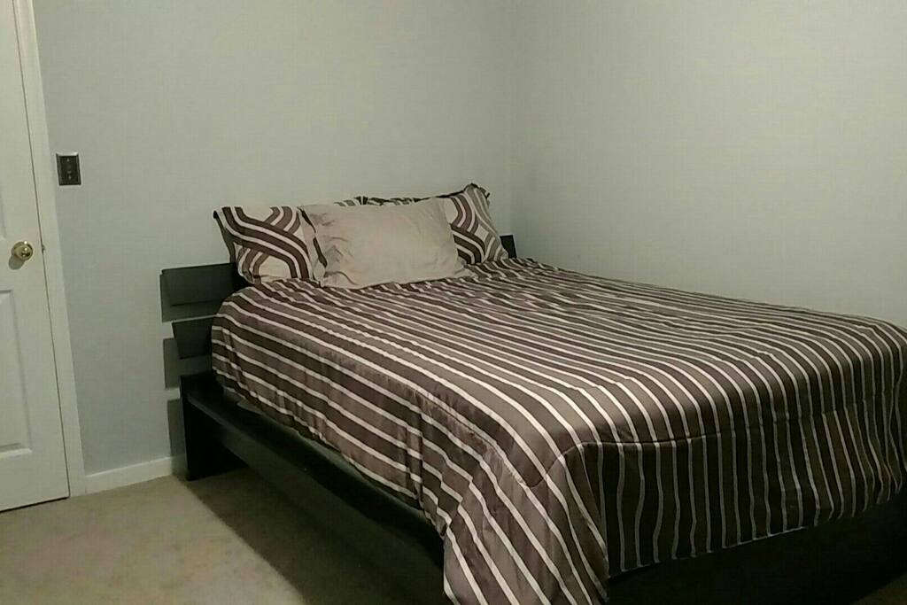 Cozy Queen-sized bed!