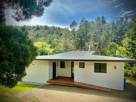 Derby River Edge House - Right on the river