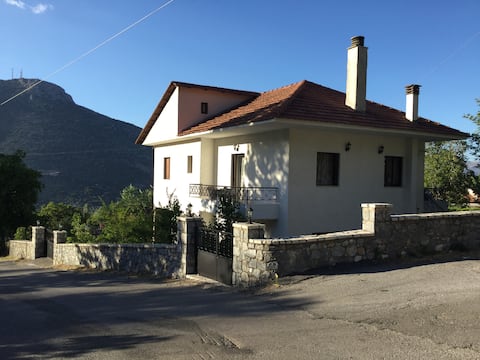 Mountain Retreat near Vytina and Ski Centre