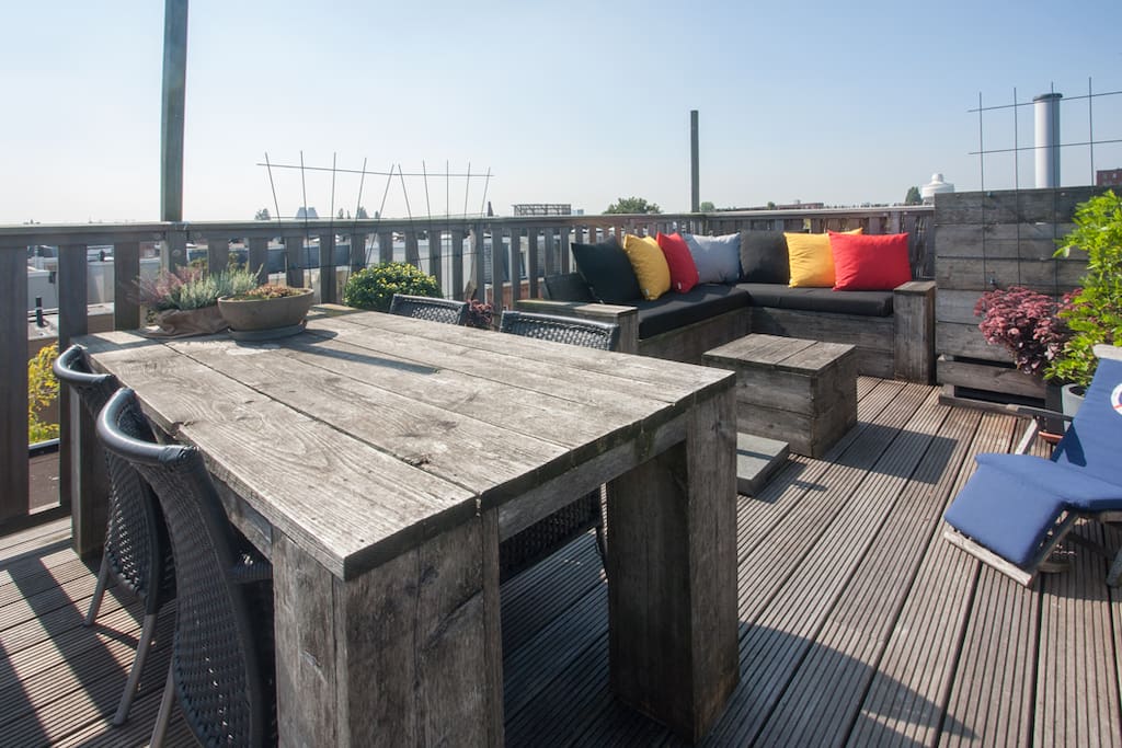 35m2 roof top terrace with lounge sofa and BBQ