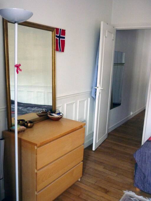 The dresser is at your disposal/la commode est à votre disposition