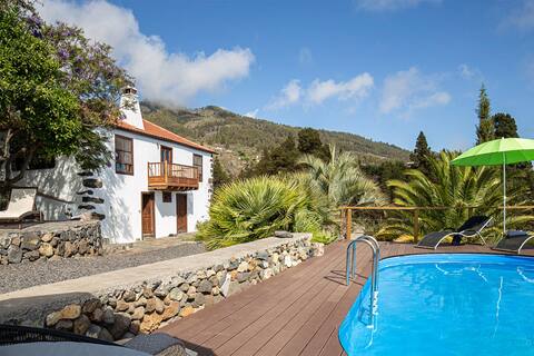 Beautiful Finca with pool and seaview