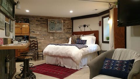 Beautiful suite, spa bathroom & gardens