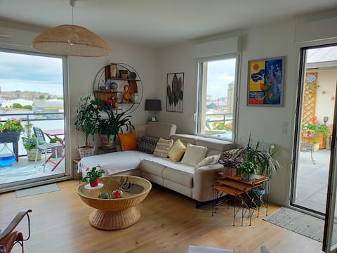 Successful Airbnb property: Le 5e Ciel, 4* furnished between station and city walls in Saint Malo