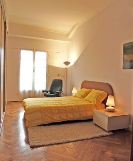 Second bedroom with two single electric beds