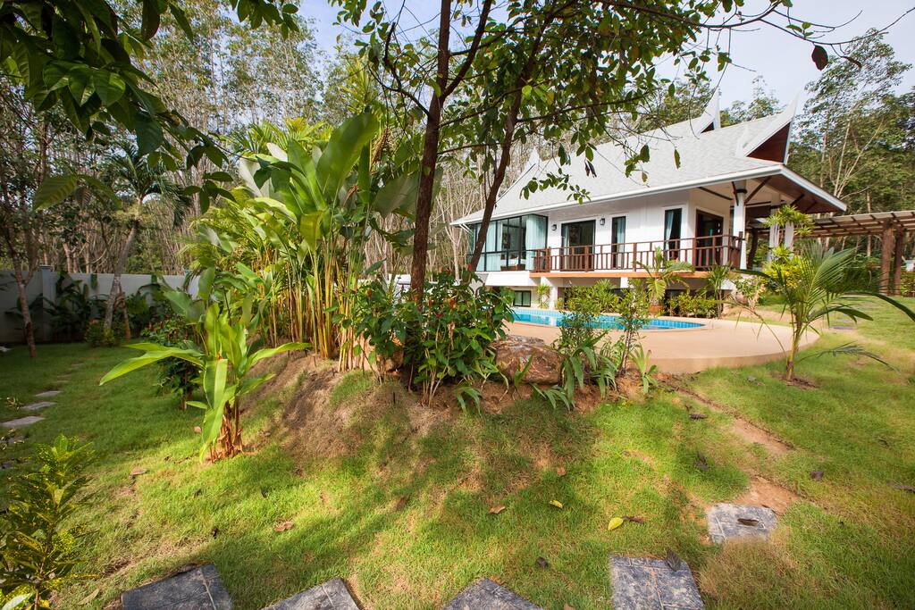 Villa with garden area