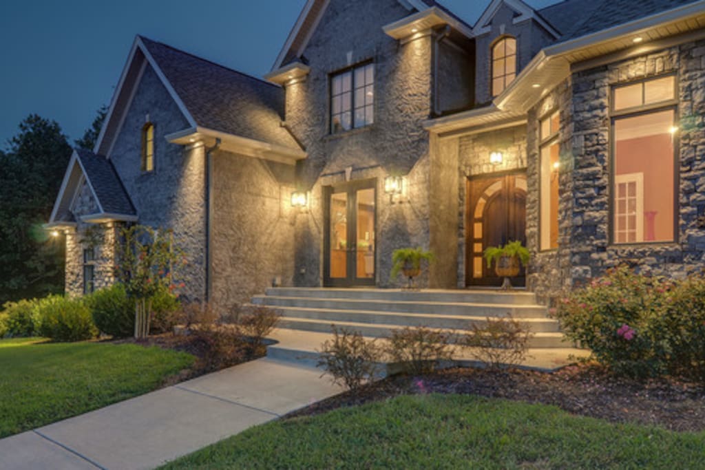 20 mins from Nashville Top of Hill Escape! Bed and breakfasts for