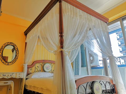 Provencal sea view family room
