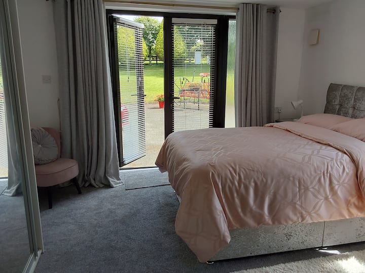 Private room with ensuite in peaceful location. Houses for Rent in