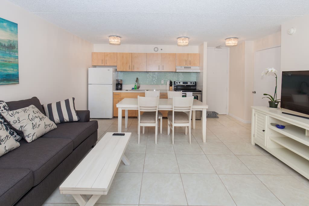 Great kitchenette with big fridge