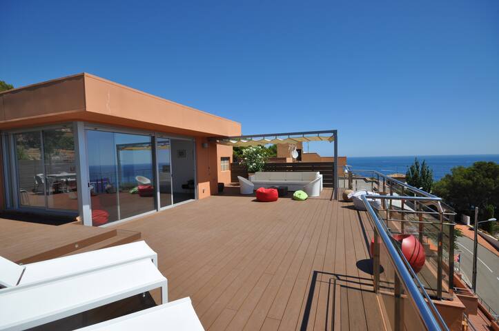 Penthouse in front of the sea-210M2 gallery image 2