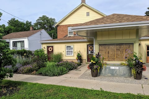 Private, spacious 3 bedroom Collingwood flat