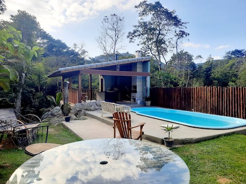 Cottage surrounded by Nature! Penedo.