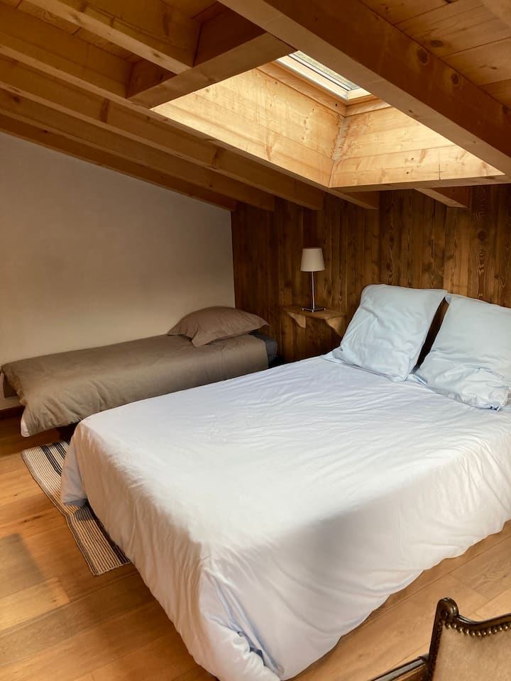 Бяла мечка 
Детско легло + малко двойно легло