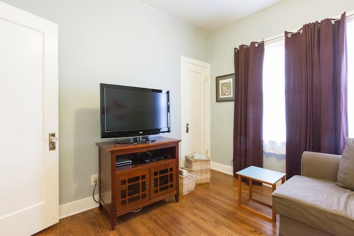 Cable en esta habitación/sala de televisión.