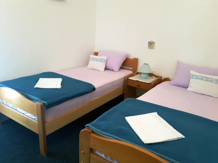 غرفة النوم 2