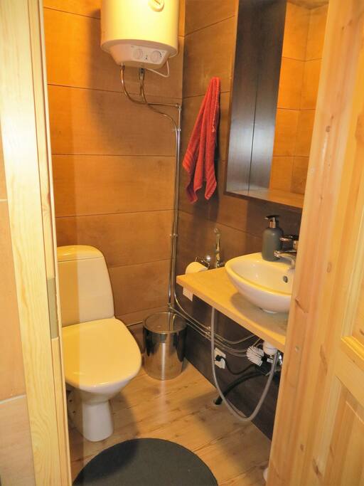 Kätevä pieni wc.
A handle little wc.