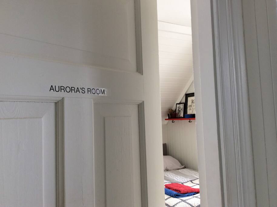 Welcome to Aurora`s room