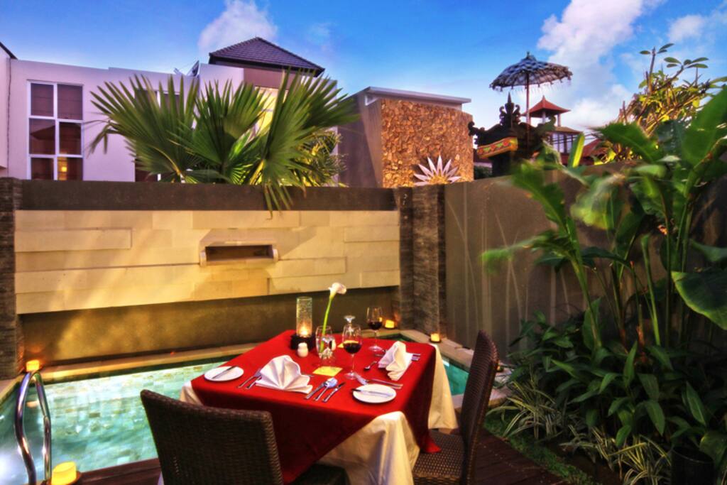 Dinner At pool Side