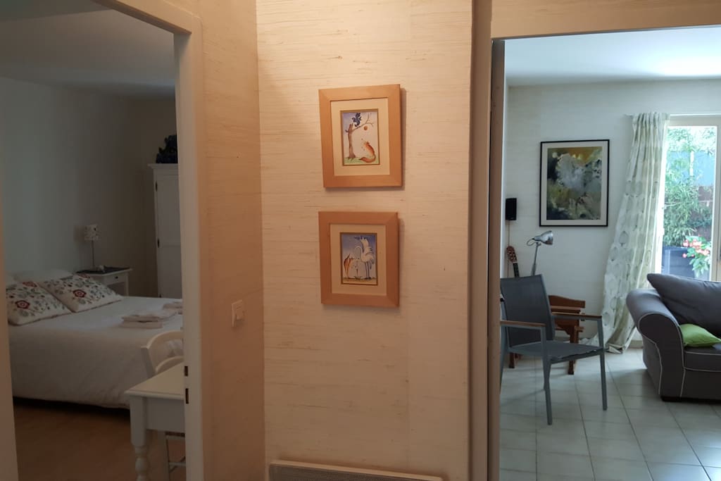 entrée accédant aux 2 chambres attenantes (à gauche la ch 30m2, à droite la ch 15m2)