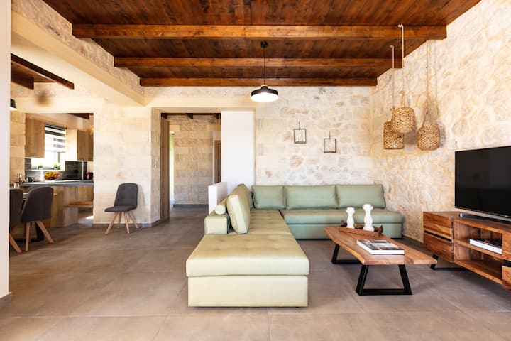 Configuración de la sala de estar ideal para reuniones. 