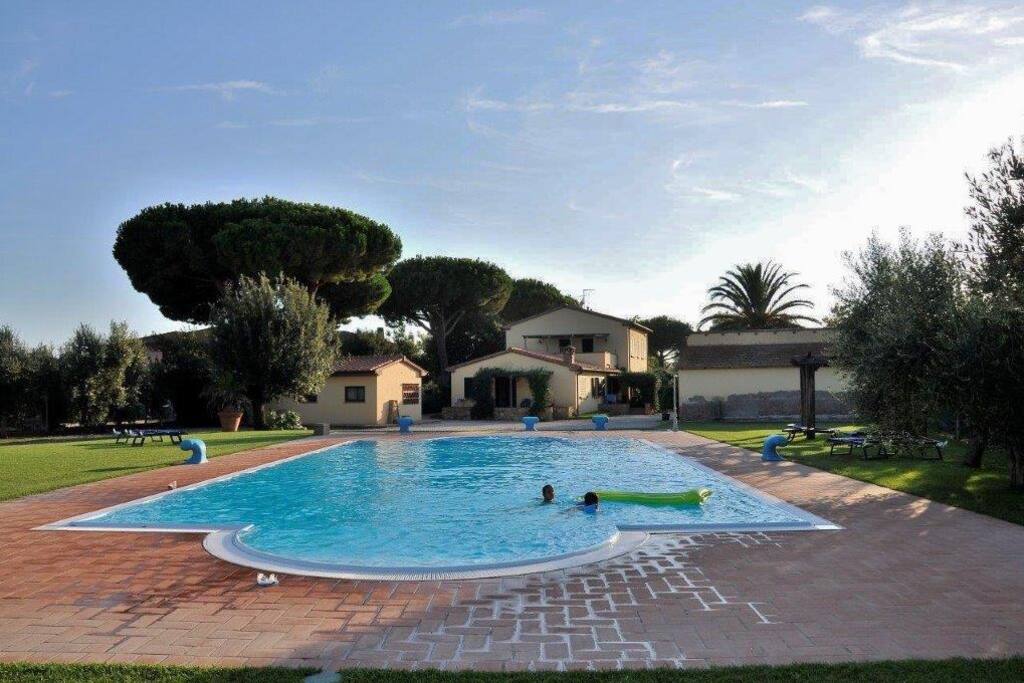 piscina a bordo sfioratore