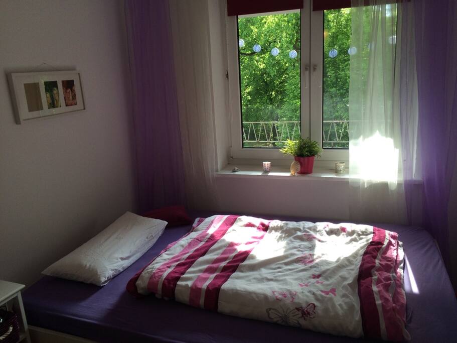 Schlafzimmer mit Doppelbett (1,40m)