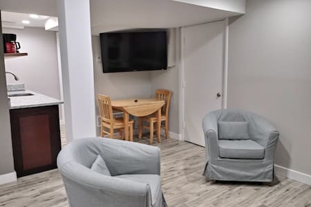 Private Arlington 2 Bath, 2 Bedroom 6.5 mi to DC