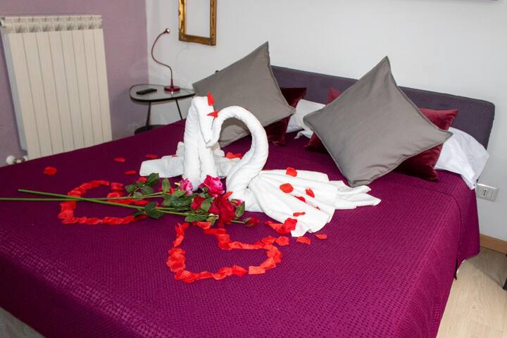 ART HOUSE TERMINI -FLATS 3 ROOMS -COLOSSEO-10 PAX gallery image 5