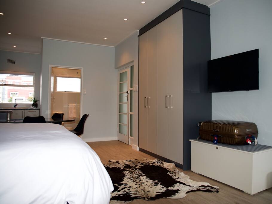 Smart TV, Room for suitcase, Wardrobe