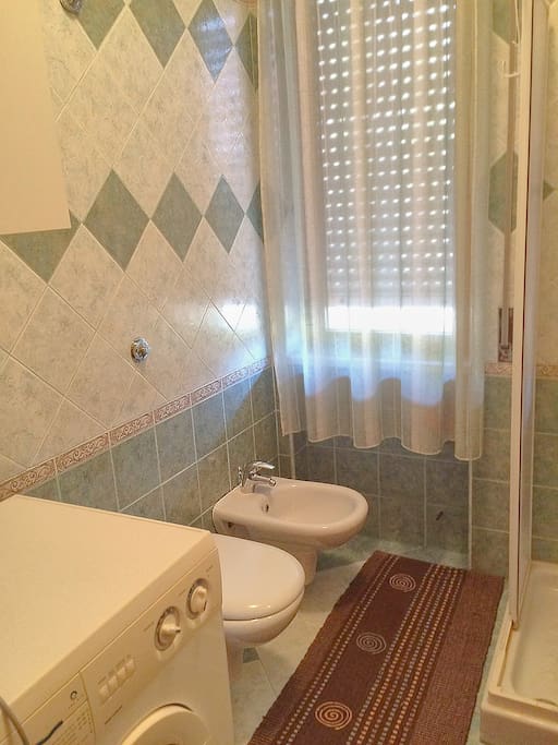 bagno con lavatrice