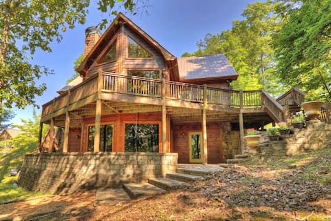 Lake Front w/ Dock / Hot Tub - Huge Game Room