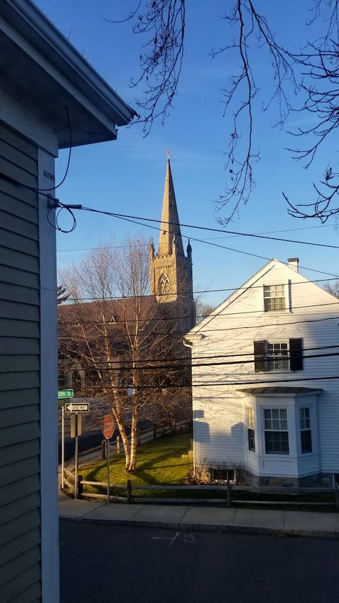 Charming Townhouse in Historic Town near Boston.