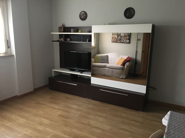 BILOCALE  10 KM DA MILANO CENTRO  8 KM A FIERA RHO