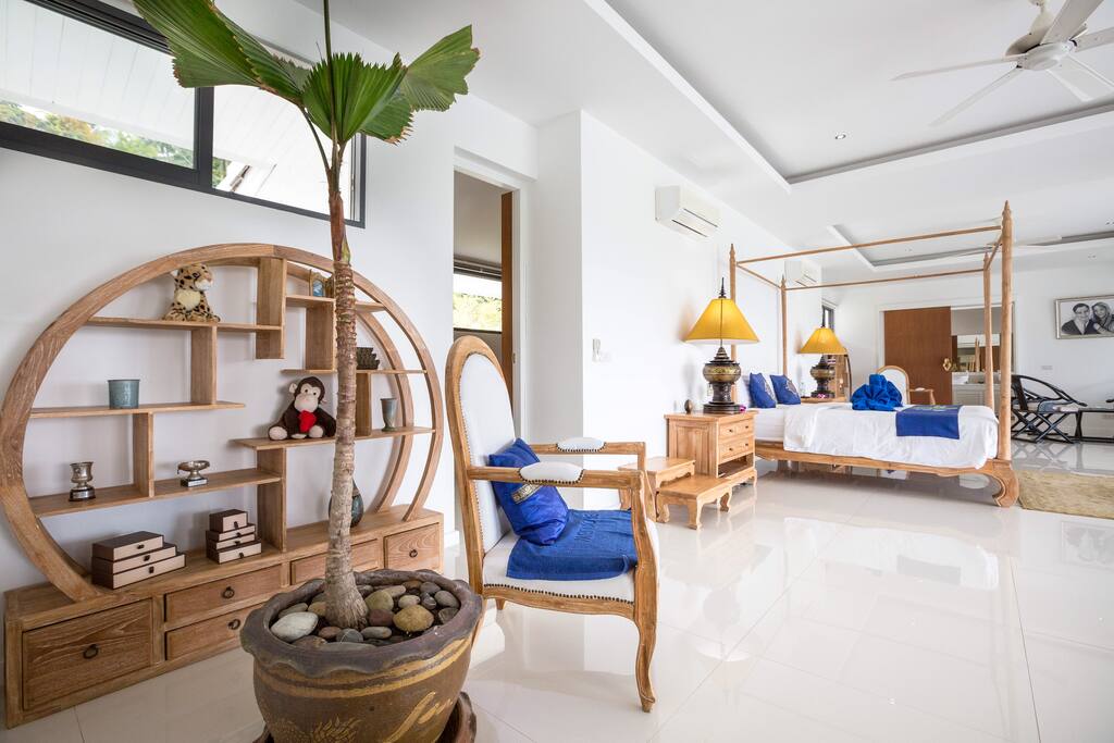 Master bedroom (1st floor) : photo by nina roma photographe