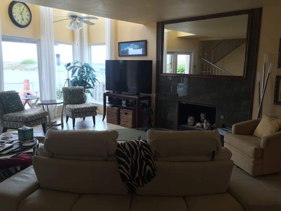 Common Area Living Room
