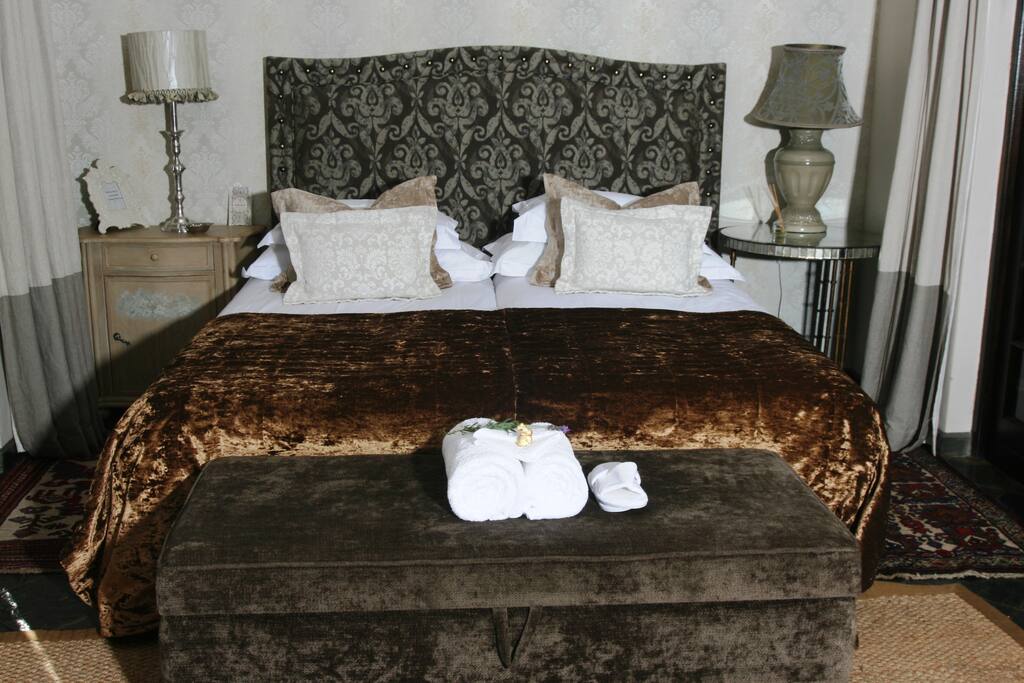 Executive Suite - "Champagne Castle"