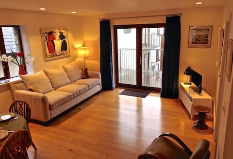 Top Airbnb: ★85m2★ Town Centre Penthouse in County Mayo