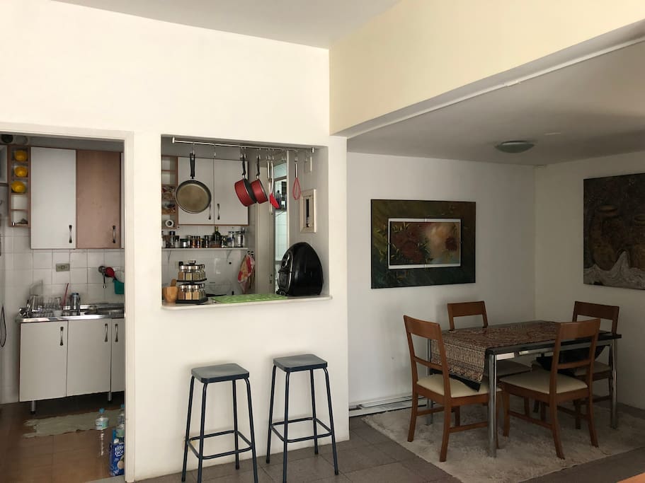 Sala de jantar e cozinha