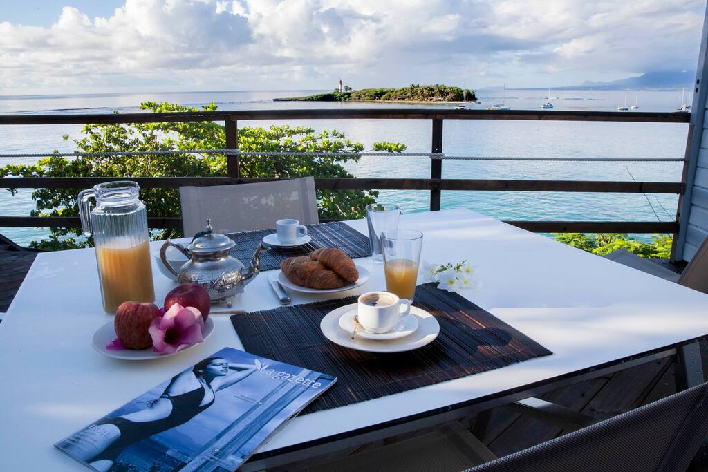 La deuxième terrasse se trouve en limite du bord de mer....pour du dépaysement total....