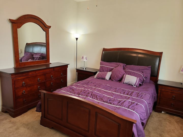Pristine In Purple! Cozy Room In Like-new Home! - Hesperia, CA