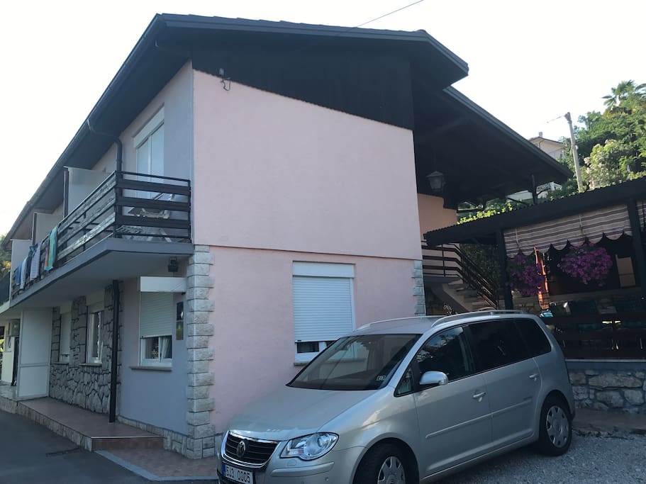 Side View of the Apartmani Enzo House