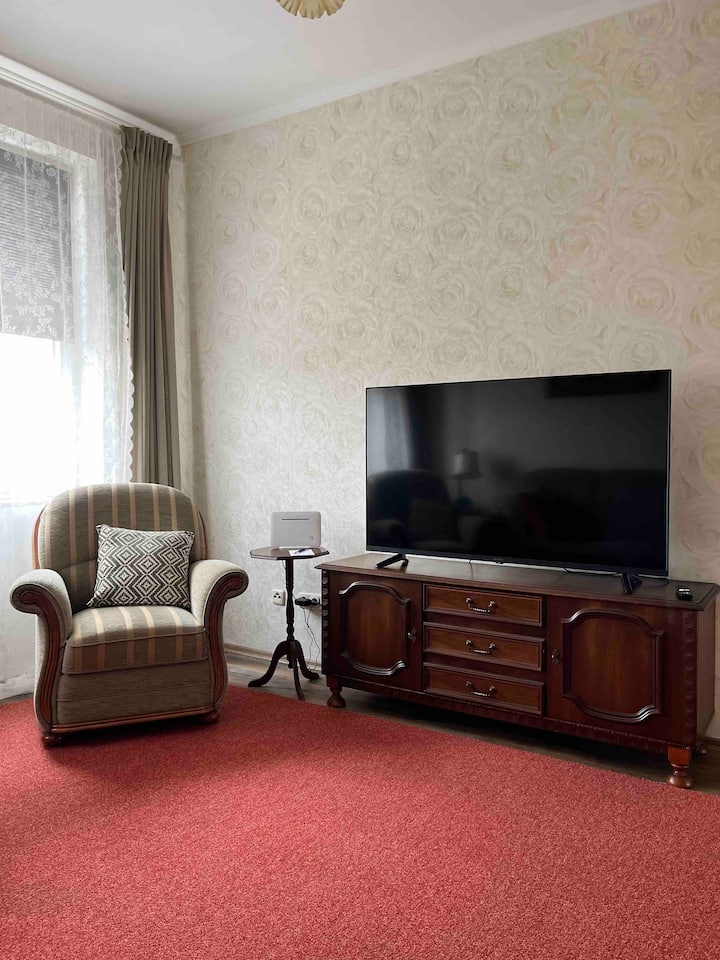 Дневна соба со паметен телевизор