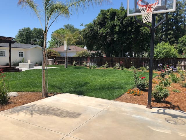 Luxury Villa W/4 BD huge backyard safe~quite