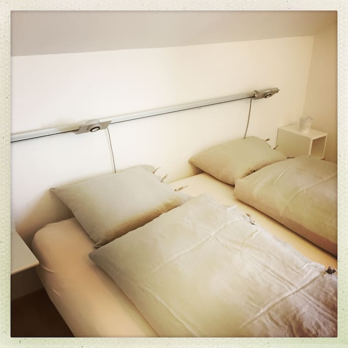 gemütliches Wasserbett // comfortable water bed