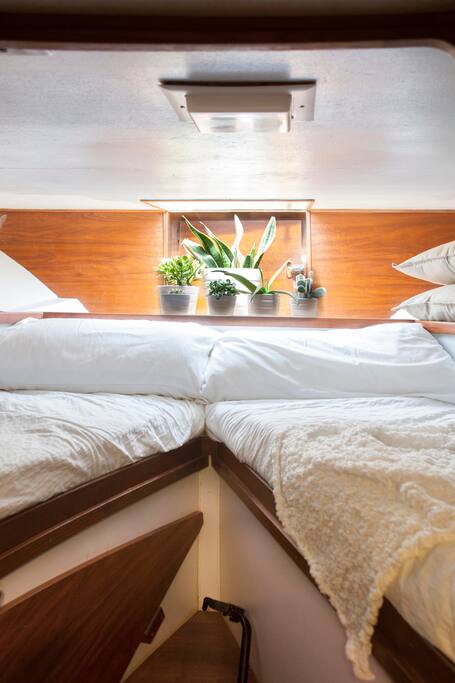 This is the room. There is a middle piece that can be placed in the center to turn this into a full size bed.