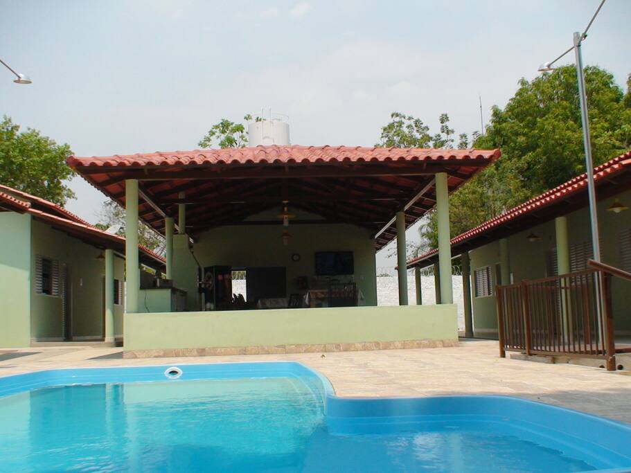 Área comum com cozinha e churrasqueira