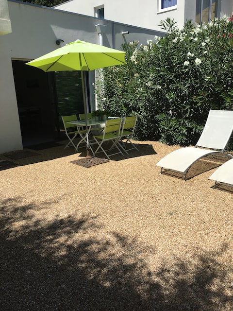 Top Airbnb: T2 Ground floor, in the heart of the village and vineyards in Cassis