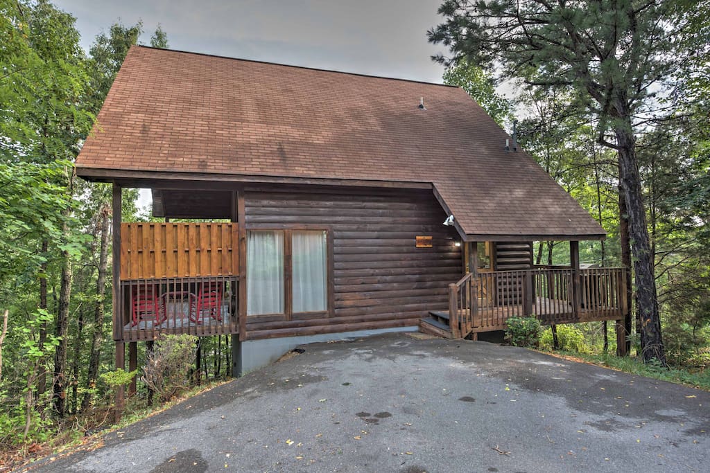 This true log cabin will help you feel away from it all!