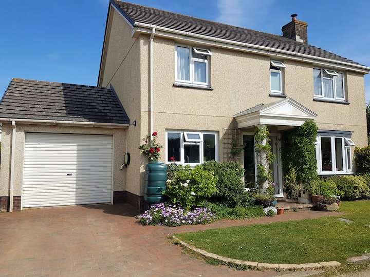 Vivienda unifamiliar independiente cerca de la ciudad de Bude y la